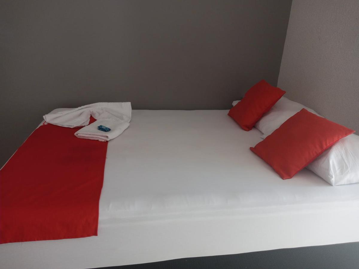 Hotel Central Жакареи Экстерьер фото
